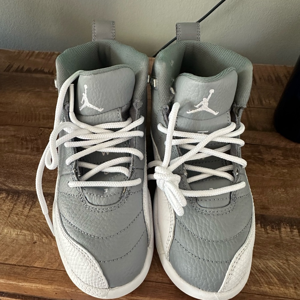 New never worn Air Jordan toddler size 11.
